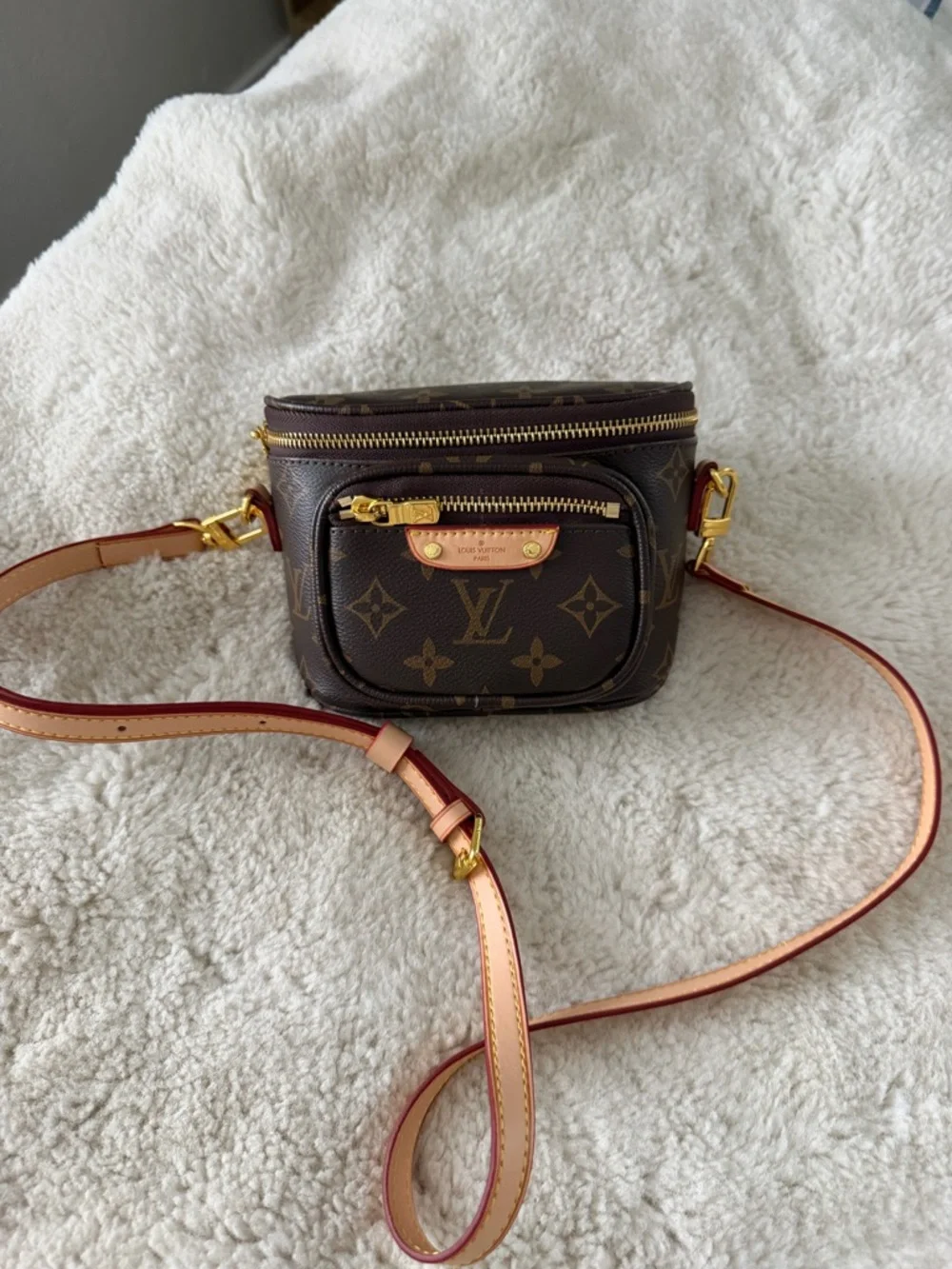 Compact Dark Brown Leather Crossbody Bag with Gold Hardware - Picture 2 of 8